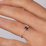 Sortija Crown Oval de Zafiro en Oro Amarillo de 18 Kt