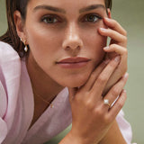 Anel Midnight Holly Pearl e Diamante em Ouro Amarelo 18K