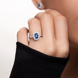 Sortija Irem de Zafiro y Diamantes de 0,50 Cts. en Oro Blanco de 18 Kt