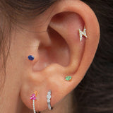 Pendiente Piercing de Zafiro Oval Mini en Oro Amarillo de 18 Kt