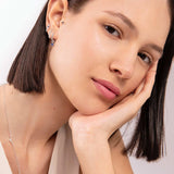 Brinco de argola com diamantes pequenos e piercing em ouro branco 18 K