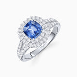 Sortija Dreams of Ceylon de Zafiro Talla Cushion y Diamantes en Oro Blanco de 18 Kt