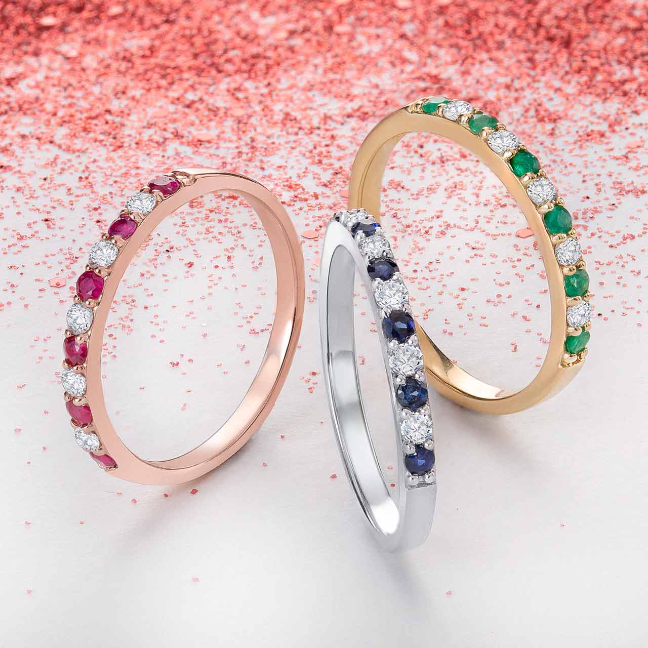 combinar anillos de tes colores con rubíes, zafiros o esmeraldas