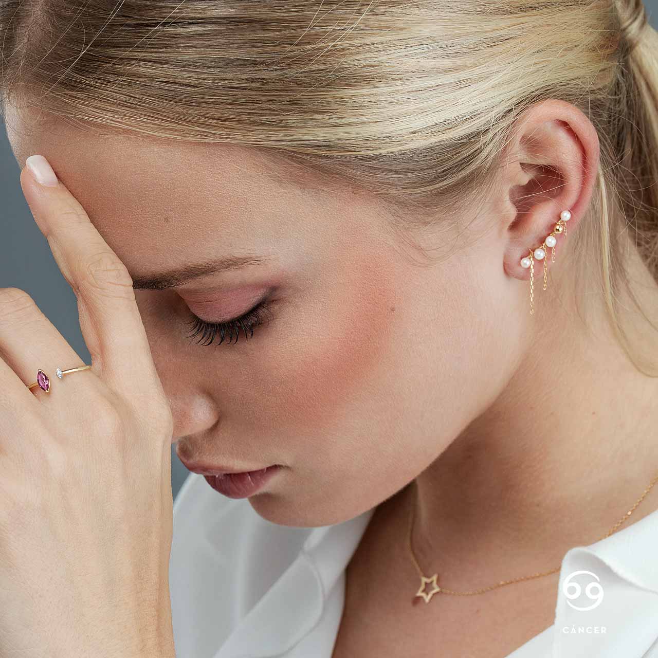Pendientes tipo ear cuff de perlas en oro gema preciosa de cáncer zodiaco
