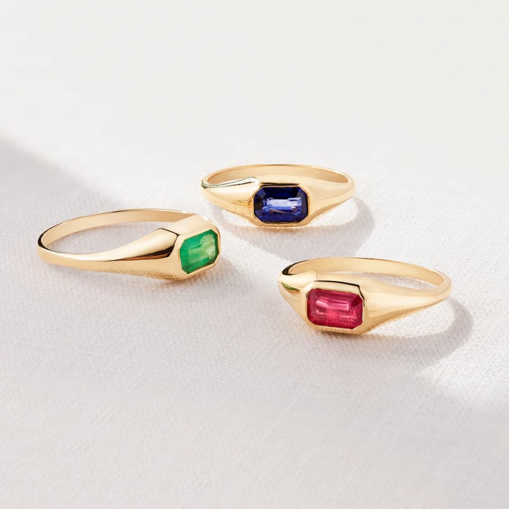 anillos sello con rubí, zafiro y esmeralda en oro amarillo de 18Kt