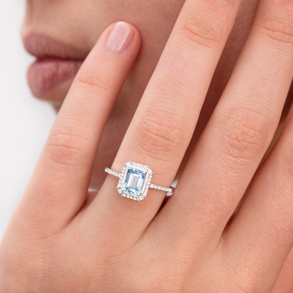 Art Deco Aquamarine and Diamond Ring in 18k White Gold