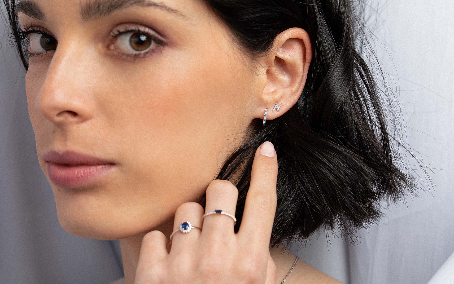 Tipos de piercing de moda para oreja de oro y diamantes