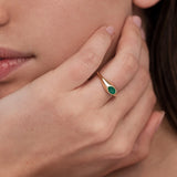 Anel Seal Amar Oval Esmeralda em Ouro Amarelo 18 K