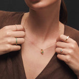Anel Eternity Colors Bliss com esmeraldas em ouro amarelo 18 K