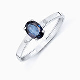 Anel oval de safira e diamante em ouro branco 18 K