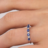 Anel de diamantes Eternity Colors com safiras em ouro branco 18 K