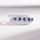 Anel de diamantes Eternity Colors com safiras em ouro branco 18 K