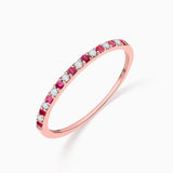 Anel de meia aliança Milett com diamantes e rubis em ouro rosa 18 K