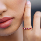 Sortija Tri-Marquise de Diamantes y Rubíes en Oro Rosa de 18 Kt