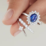Sortija Petite Diamonds Cross en Oro Blanco de 18 Kt
