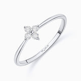 Sortija Petite Diamonds Cross en Oro Blanco de 18 Kt