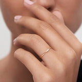 Sortija Petite Diamonds Wave en Oro Amarillo de 18 Kt