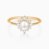 Sortija Midnight Holly de Perla y Diamantes en Oro Amarillo de 18 Kt