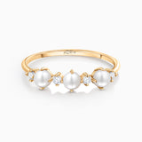Sortija Media Alianza Midnight Holly de Perlas y Diamantes en Oro Amarillo de 18 Kt