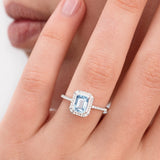 Sortija Art Decó de Diamantes y Aguamarina en Oro Blanco de 18 Kt