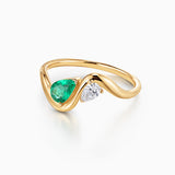 Sortija Liora de Esmeralda y Diamante en Oro Amarillo de 18 kt