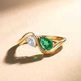 Sortija Liora de Esmeralda y Diamante en Oro Amarillo de 18 kt