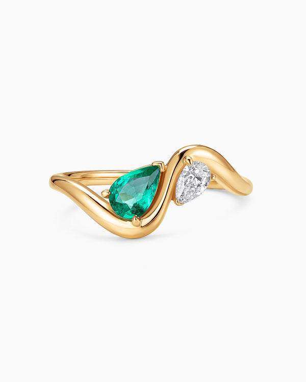 Sortija Liora de Esmeralda y Diamante en Oro Amarillo de 18 kt