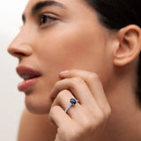 Sortija Ivy de Zafiro y Diamantes 0,42 Cts. en Oro Blanco de 18 Kt
