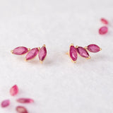 Brincos Tri-Marquise Ruby Climber em ouro amarelo 18K
