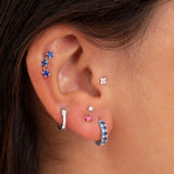 Brincos Essentials in Colors Sapphire Climber em ouro branco 18K