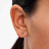 Brinco de piercing Clover Mini Emerald em ouro amarelo 18K