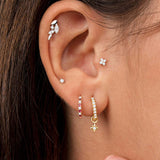 Brinco de piercing Petite Diamonds com folhas e correntes em ouro branco 18 K