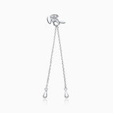 Brinco de piercing Petite Diamonds com folhas e correntes em ouro branco 18 K