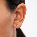 Brinco de piercing de diamante triangular em ouro branco 18 K