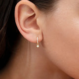 Brinco de argola Chaton com diamantes em ouro amarelo 18K