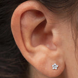 Pendientes Flor Diamantes en Oro Blanco de 18 Kt