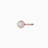 Brinco de piercing de pino com aro de diamante em ouro rosa 18K