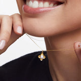 Charm Colgante Flor M de Perla en Oro Amarillo de 18 Kt