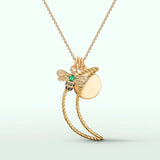 Charm Colgante Abeja S de Diamantes Negros y Esmeralda en Oro Amarillo de 18 Kt
