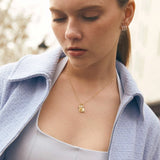 Charm Colgante Zodíaco Acuario S de Diamantes en Oro Amarillo de 18 Kt