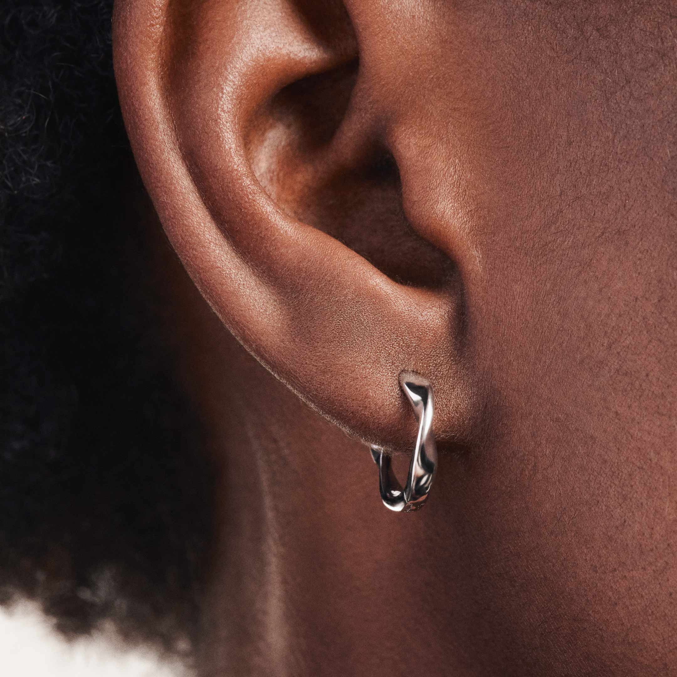 Pendientes de Aro Wave en Plata de Ley