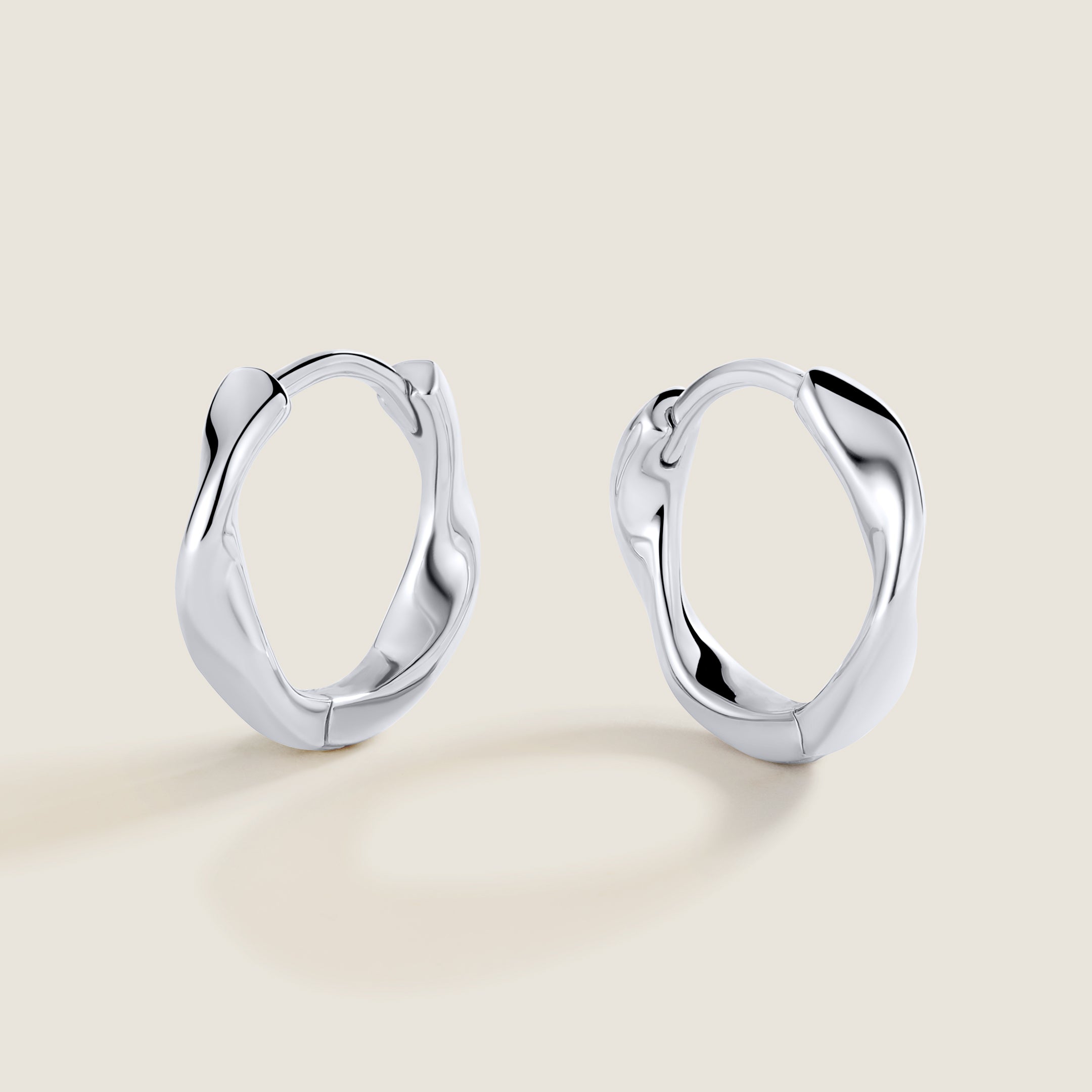 Pendientes de Aro Wave en Plata de Ley