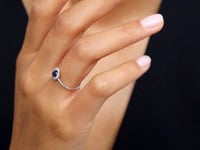 Sortija Dalia de Zafiro y Diamantes en Oro Blanco de 18 Kt