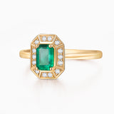 Anel Art Deco Helen com Esmeralda e Diamantes em Ouro Amarelo 18K