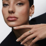 Anel Astrid Esmeralda e Diamante em Ouro Amarelo 18 K