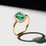 Sortija Elizabeth de Esmeralda y Diamantes en Oro Amarillo de 18 Kt