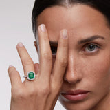 Sortija Mayfair de Esmeralda y Diamantes en Oro Blanco de 18 Kt